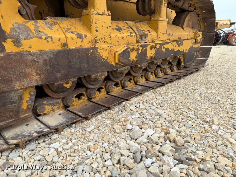 image for item FT6116 1991 Komatsu D65E-8 cable plow