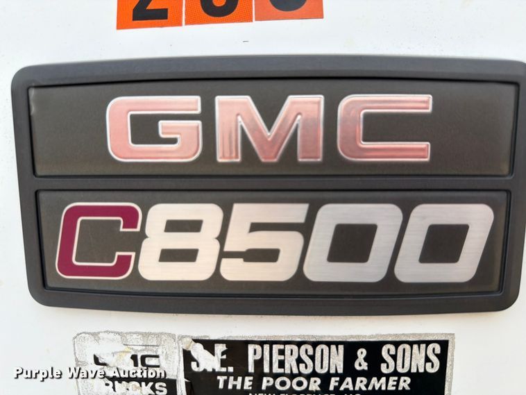 image for item FT6117 1999 GMC C8500 flatbed truck