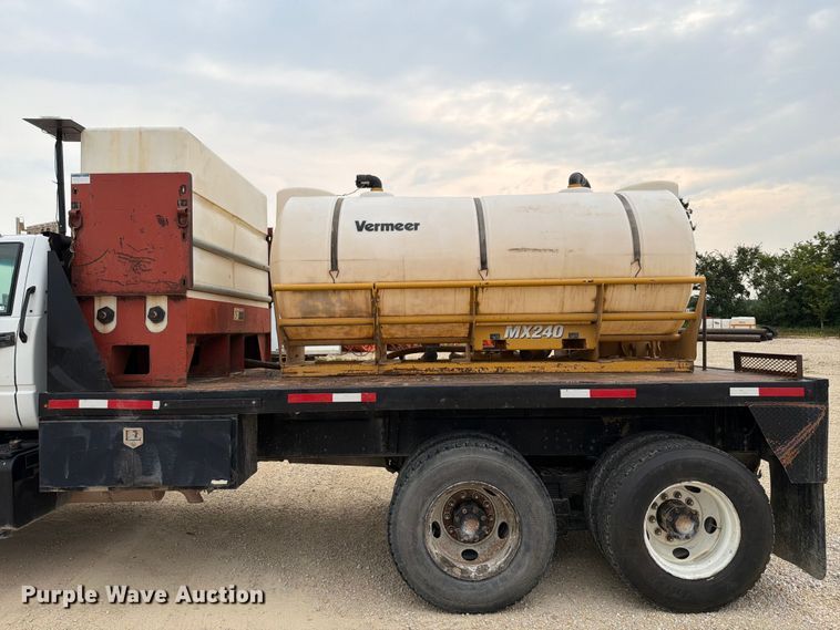 image for item FT6117 1999 GMC C8500 flatbed truck