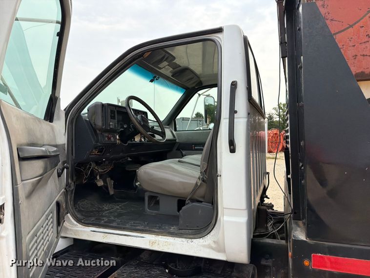 image for item FT6117 1999 GMC C8500 flatbed truck