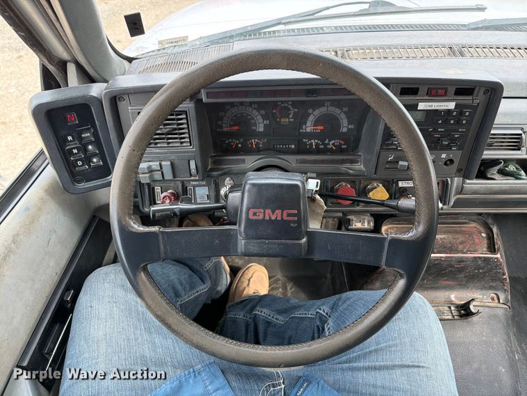 image for item FT6117 1999 GMC C8500 flatbed truck