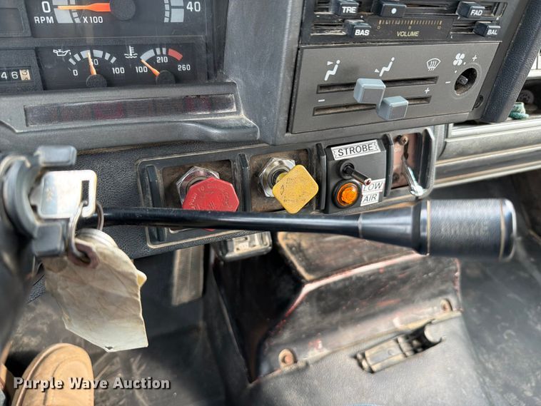 image for item FT6117 1999 GMC C8500 flatbed truck