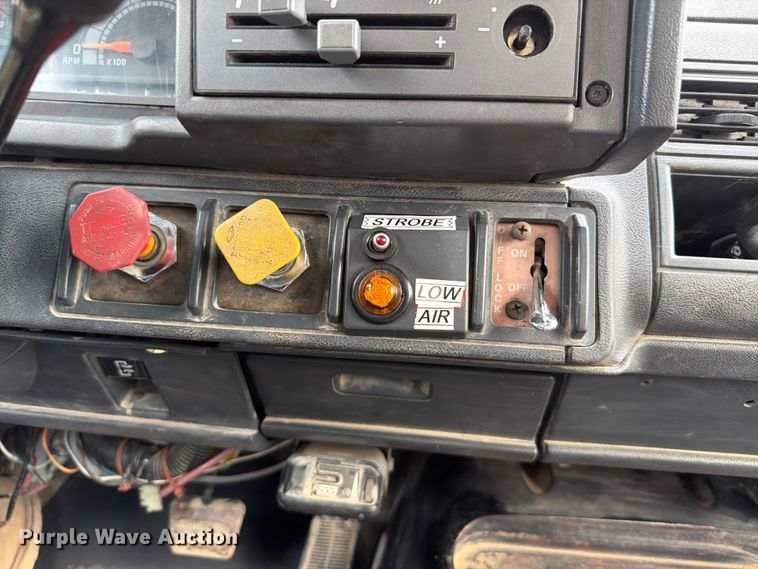 image for item FT6117 1999 GMC C8500 flatbed truck