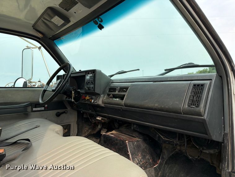 image for item FT6117 1999 GMC C8500 flatbed truck