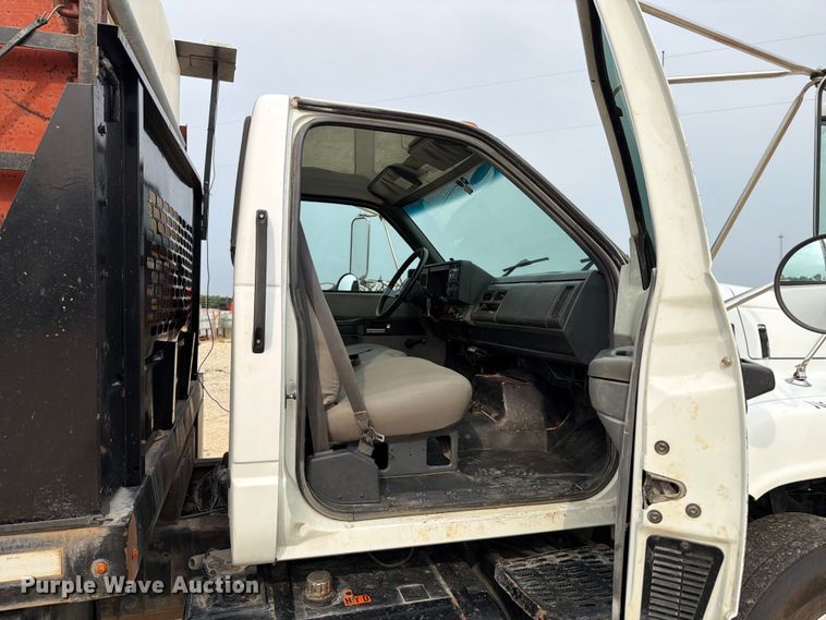 image for item FT6117 1999 GMC C8500 flatbed truck