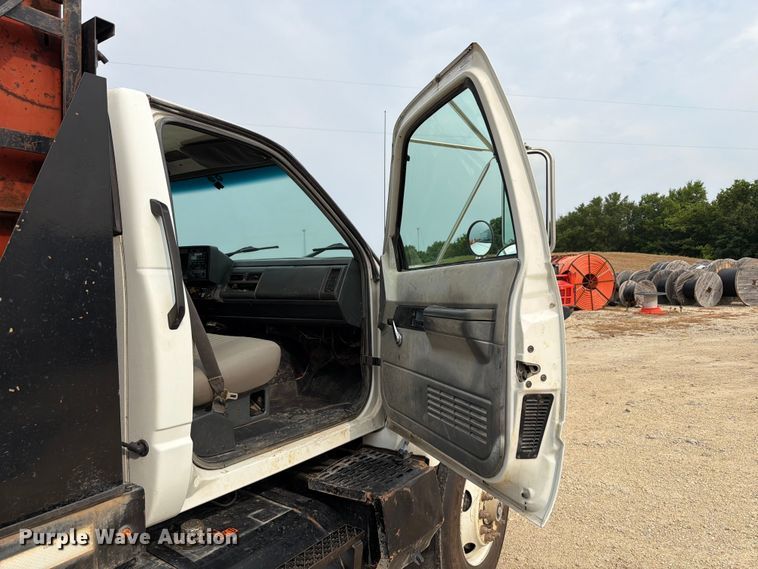 image for item FT6117 1999 GMC C8500 flatbed truck