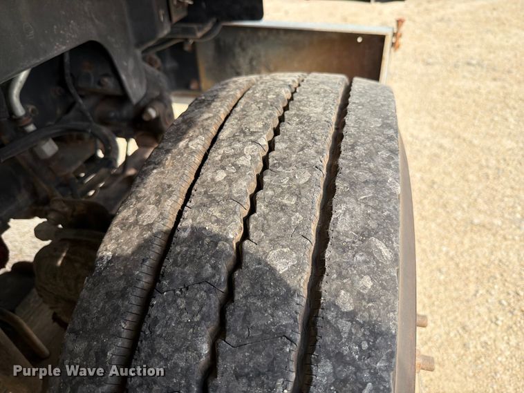 image for item FT6117 1999 GMC C8500 flatbed truck