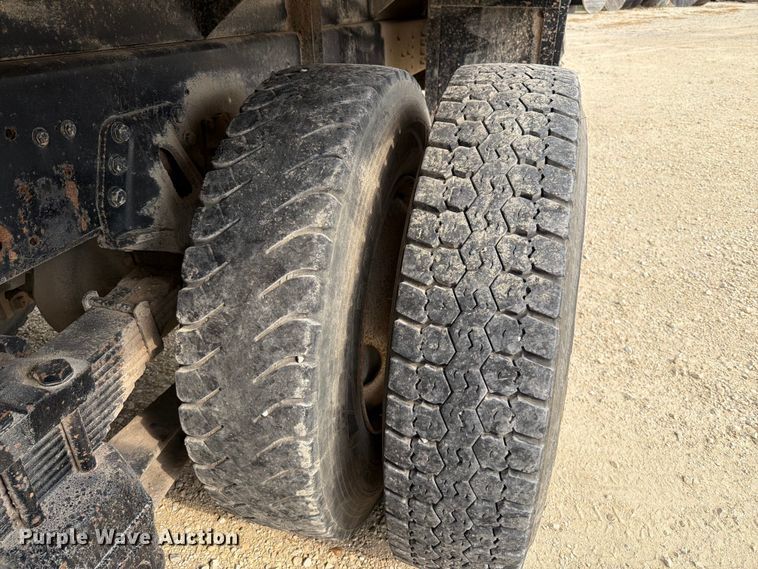 image for item FT6117 1999 GMC C8500 flatbed truck