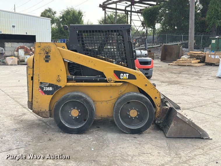 image for item FT6132 2012 Caterpillar 236B3 skid steer loader