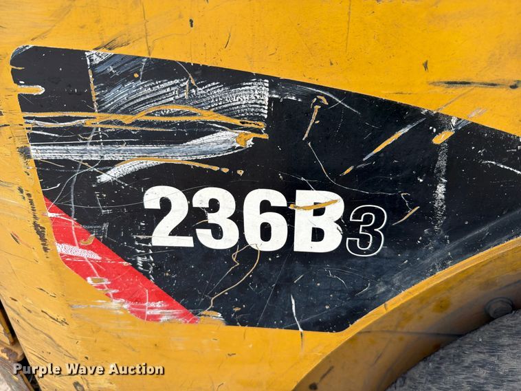 image for item FT6132 2012 Caterpillar 236B3 skid steer loader