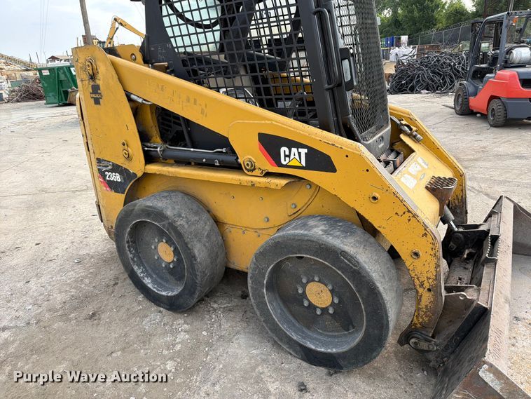 image for item FT6132 2012 Caterpillar 236B3 skid steer loader