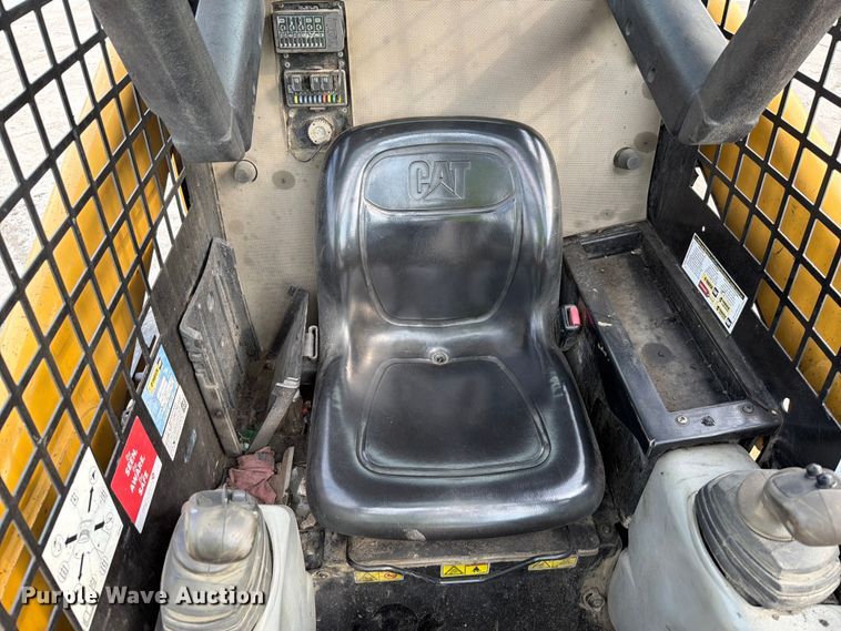 image for item FT6132 2012 Caterpillar 236B3 skid steer loader