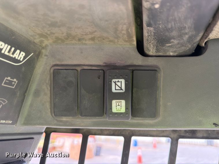 image for item FT6132 2012 Caterpillar 236B3 skid steer loader