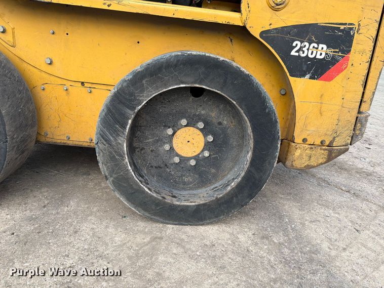 image for item FT6132 2012 Caterpillar 236B3 skid steer loader