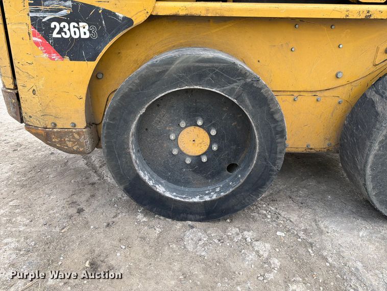 image for item FT6132 2012 Caterpillar 236B3 skid steer loader