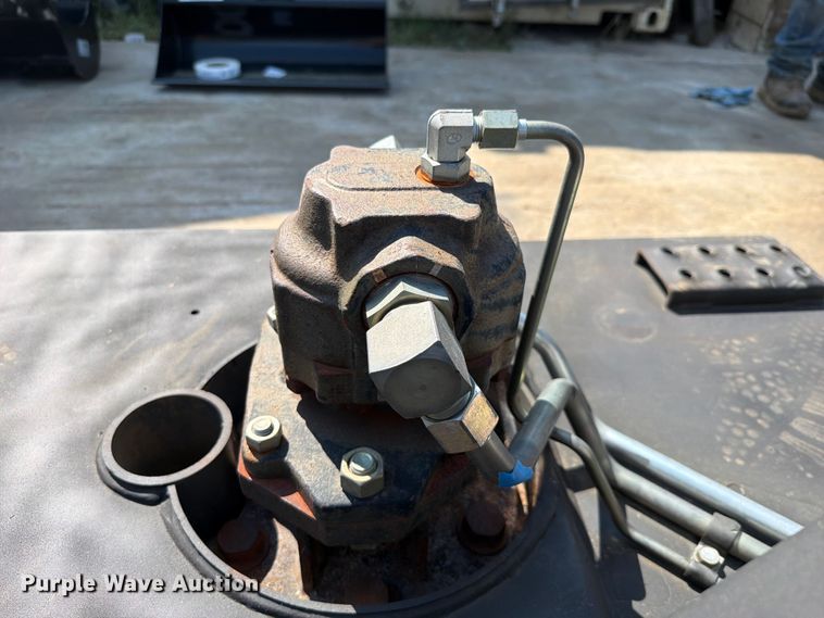 image for item FU1003 2016 Bobcat 72 skid steer rotary mower