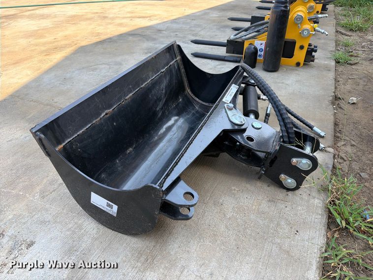 image for item FU1004 Ripper R319N-800 excavator bucket