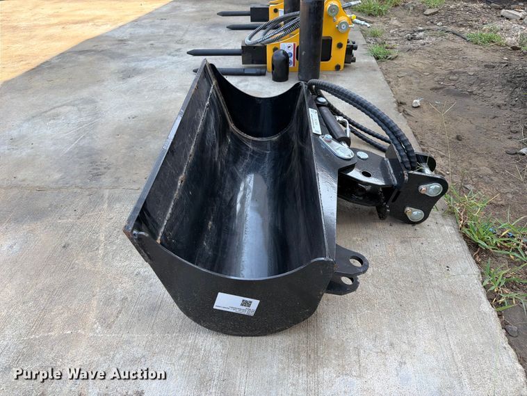 image for item FU1004 Ripper R319N-800 excavator bucket