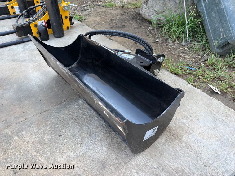 image for item FU1004 Ripper R319N-800 excavator bucket