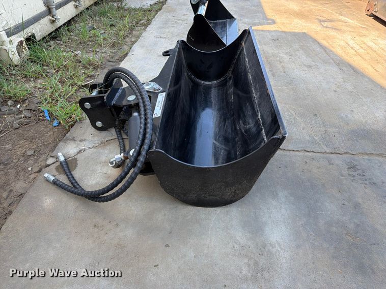 image for item FU1004 Ripper R319N-800 excavator bucket