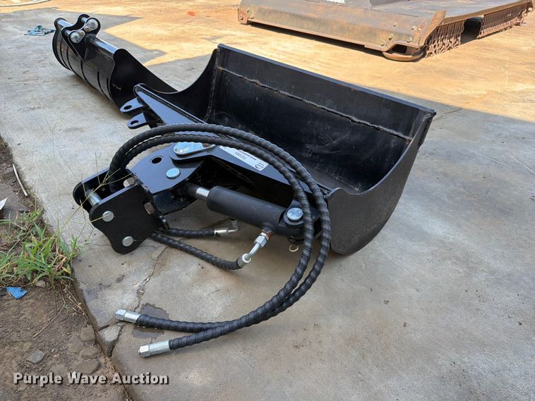 image for item FU1004 Ripper R319N-800 excavator bucket