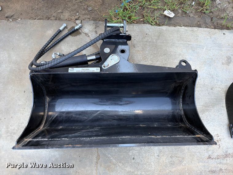 image for item FU1004 Ripper R319N-800 excavator bucket