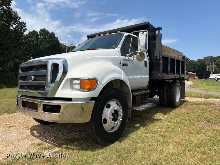 2005 Ford F750 dump truck