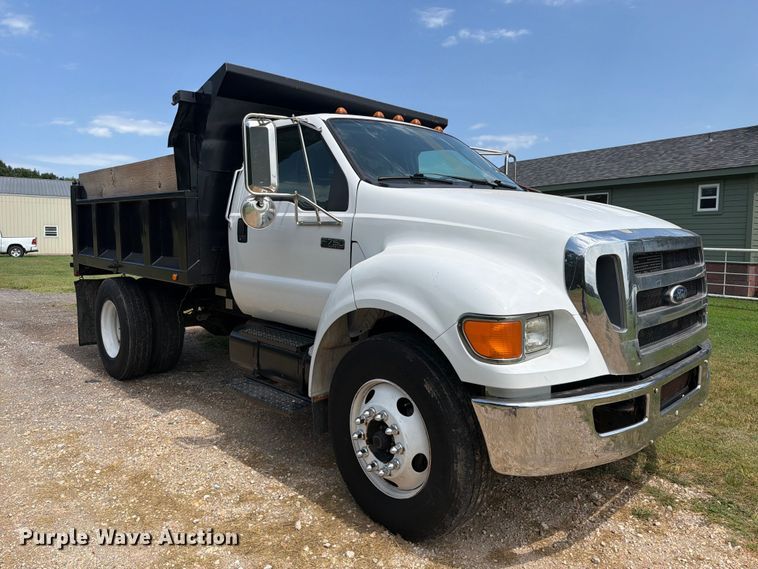 image for item FU1033 2005 Ford F750 dump truck