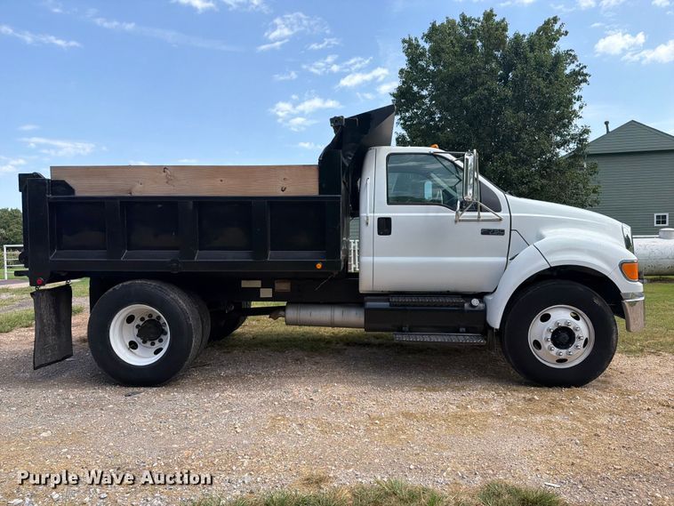 image for item FU1033 2005 Ford F750 dump truck