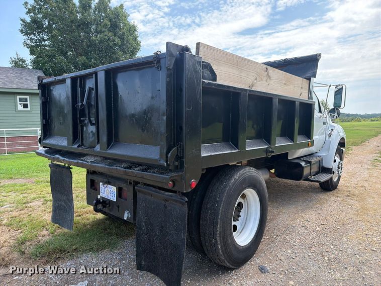 image for item FU1033 2005 Ford F750 dump truck