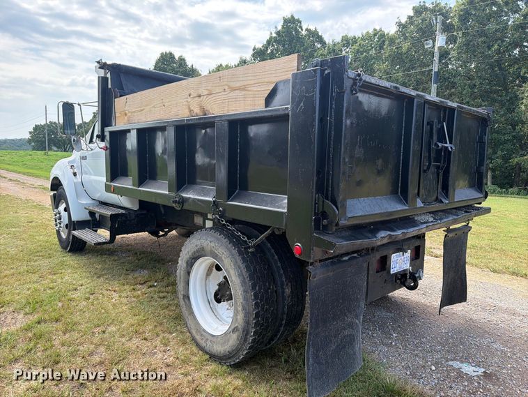 image for item FU1033 2005 Ford F750 dump truck