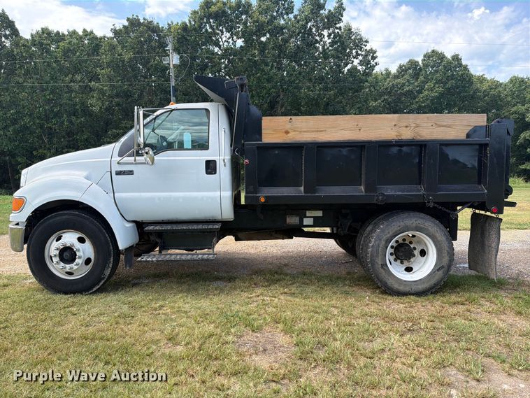 image for item FU1033 2005 Ford F750 dump truck
