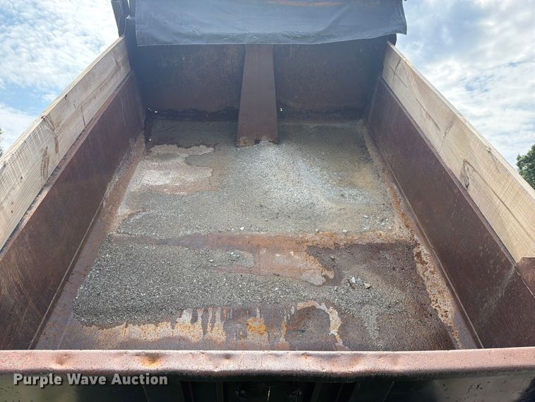 image for item FU1033 2005 Ford F750 dump truck