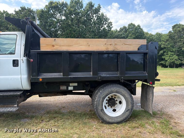 image for item FU1033 2005 Ford F750 dump truck