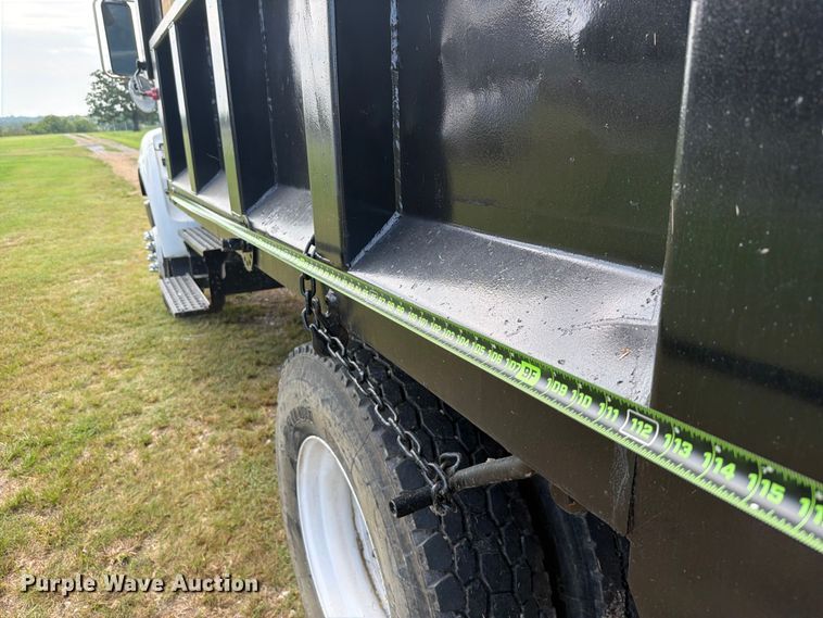 image for item FU1033 2005 Ford F750 dump truck