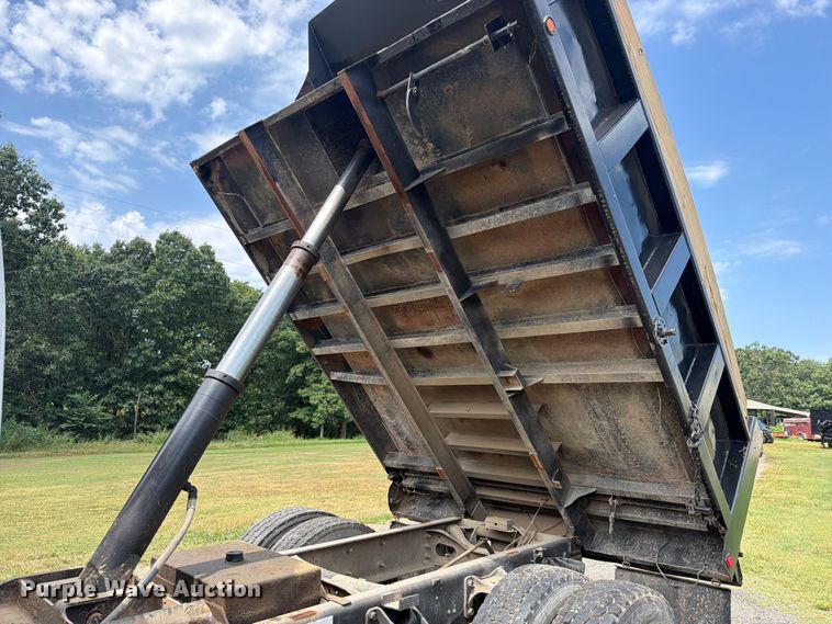 image for item FU1033 2005 Ford F750 dump truck