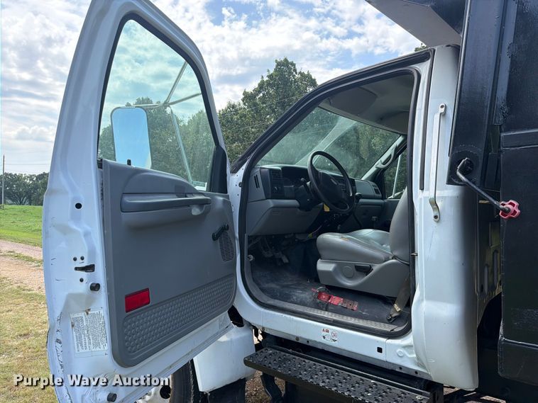 image for item FU1033 2005 Ford F750 dump truck