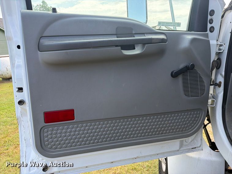 image for item FU1033 2005 Ford F750 dump truck