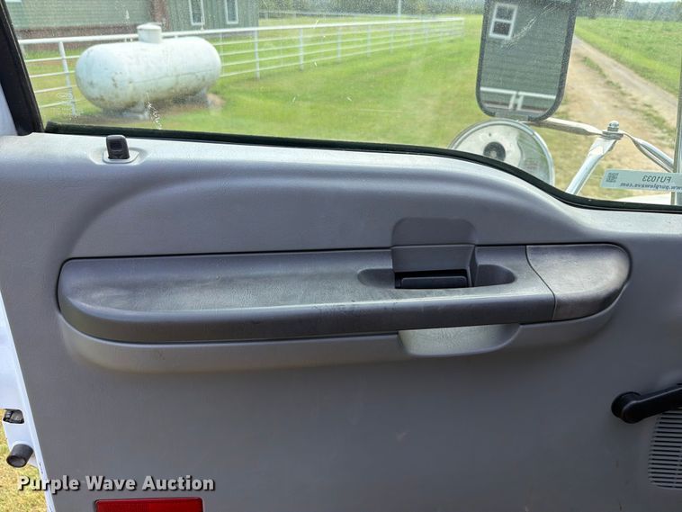 image for item FU1033 2005 Ford F750 dump truck