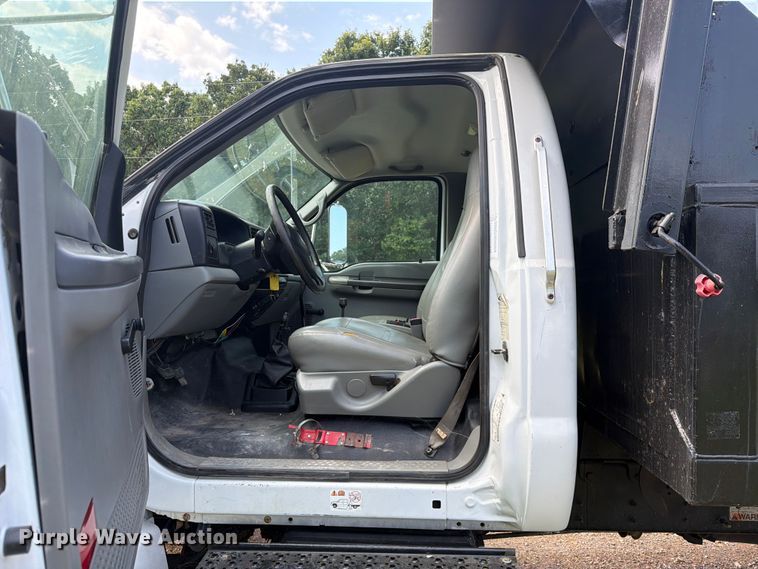 image for item FU1033 2005 Ford F750 dump truck