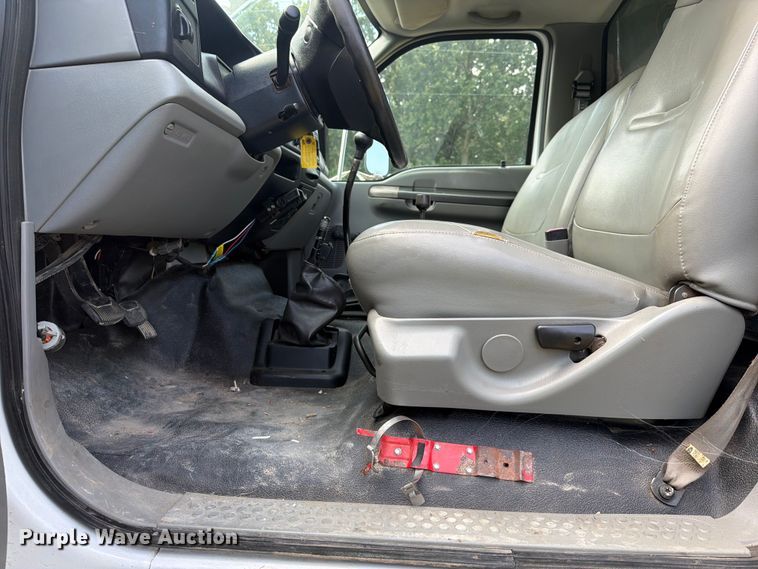 image for item FU1033 2005 Ford F750 dump truck