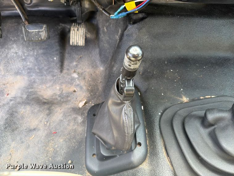 image for item FU1033 2005 Ford F750 dump truck