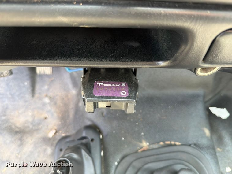 image for item FU1033 2005 Ford F750 dump truck