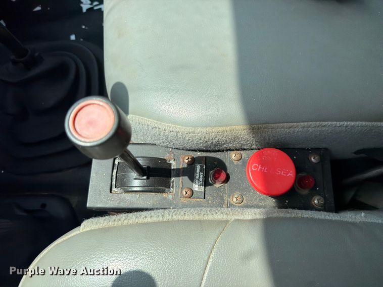 image for item FU1033 2005 Ford F750 dump truck