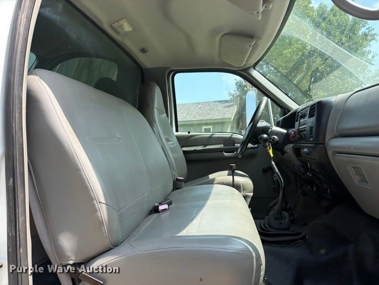 image for item FU1033 2005 Ford F750 dump truck