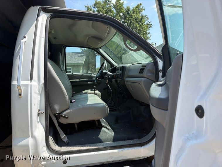 image for item FU1033 2005 Ford F750 dump truck