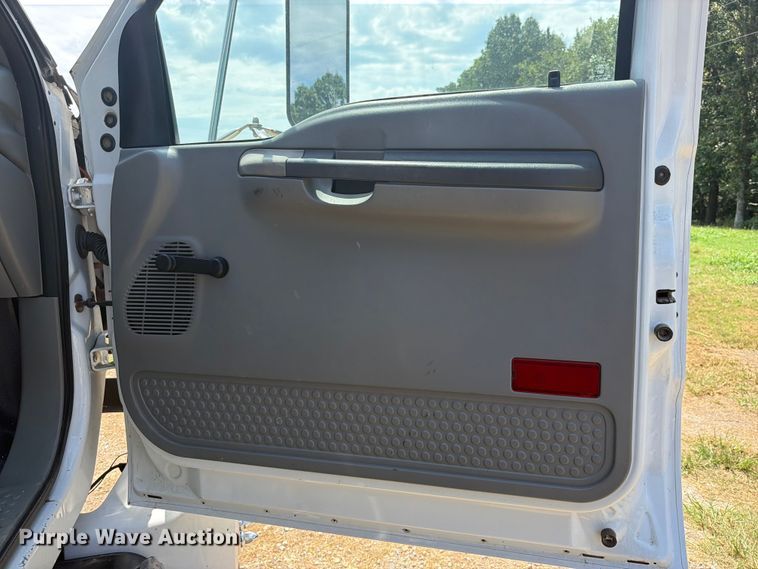 image for item FU1033 2005 Ford F750 dump truck