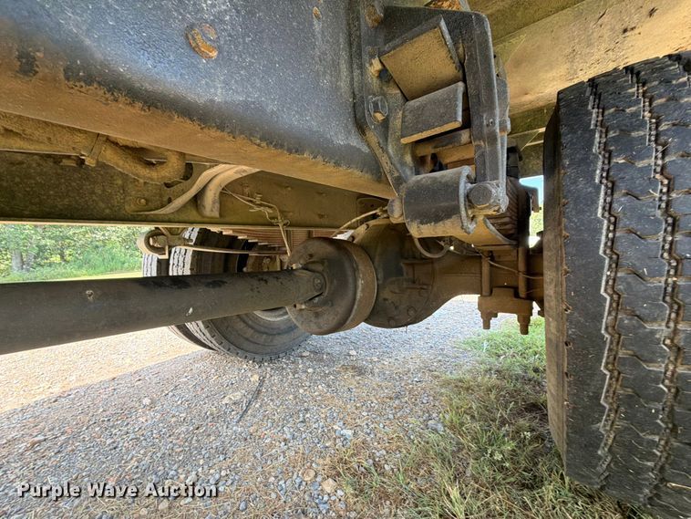 image for item FU1033 2005 Ford F750 dump truck