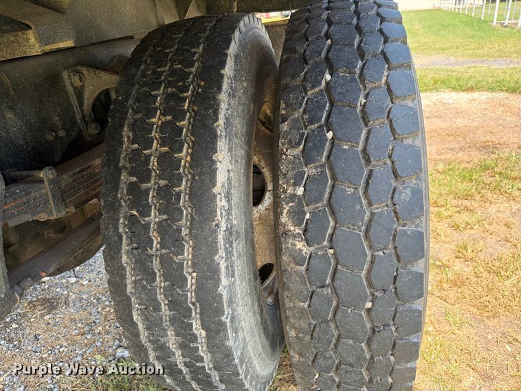 image for item FU1033 2005 Ford F750 dump truck