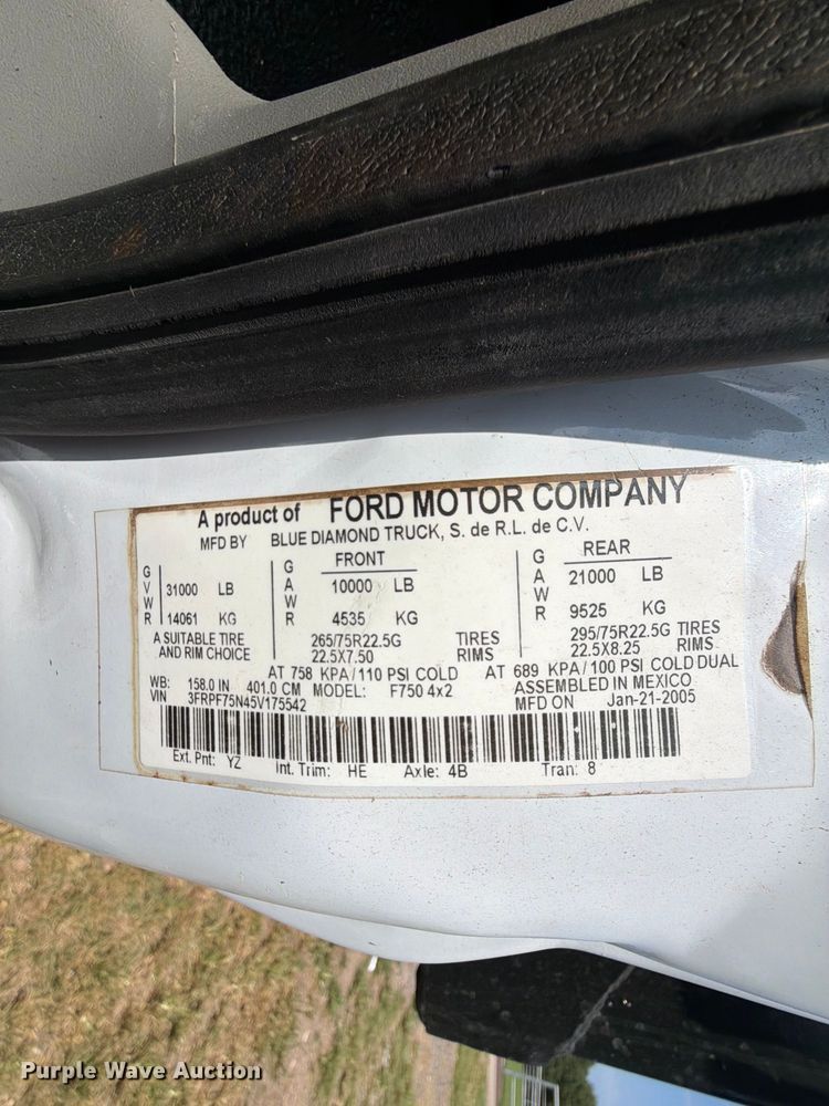 image for item FU1033 2005 Ford F750 dump truck